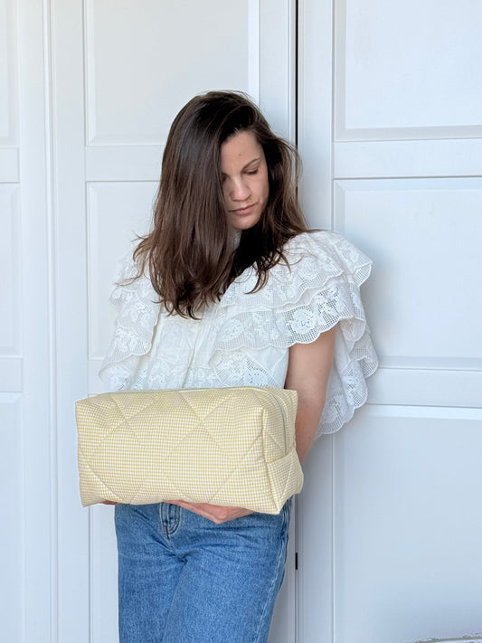 Trousse Dyson Airwrap en vichy : l'accessoire indispensable pour protéger votre appareil avec élégance