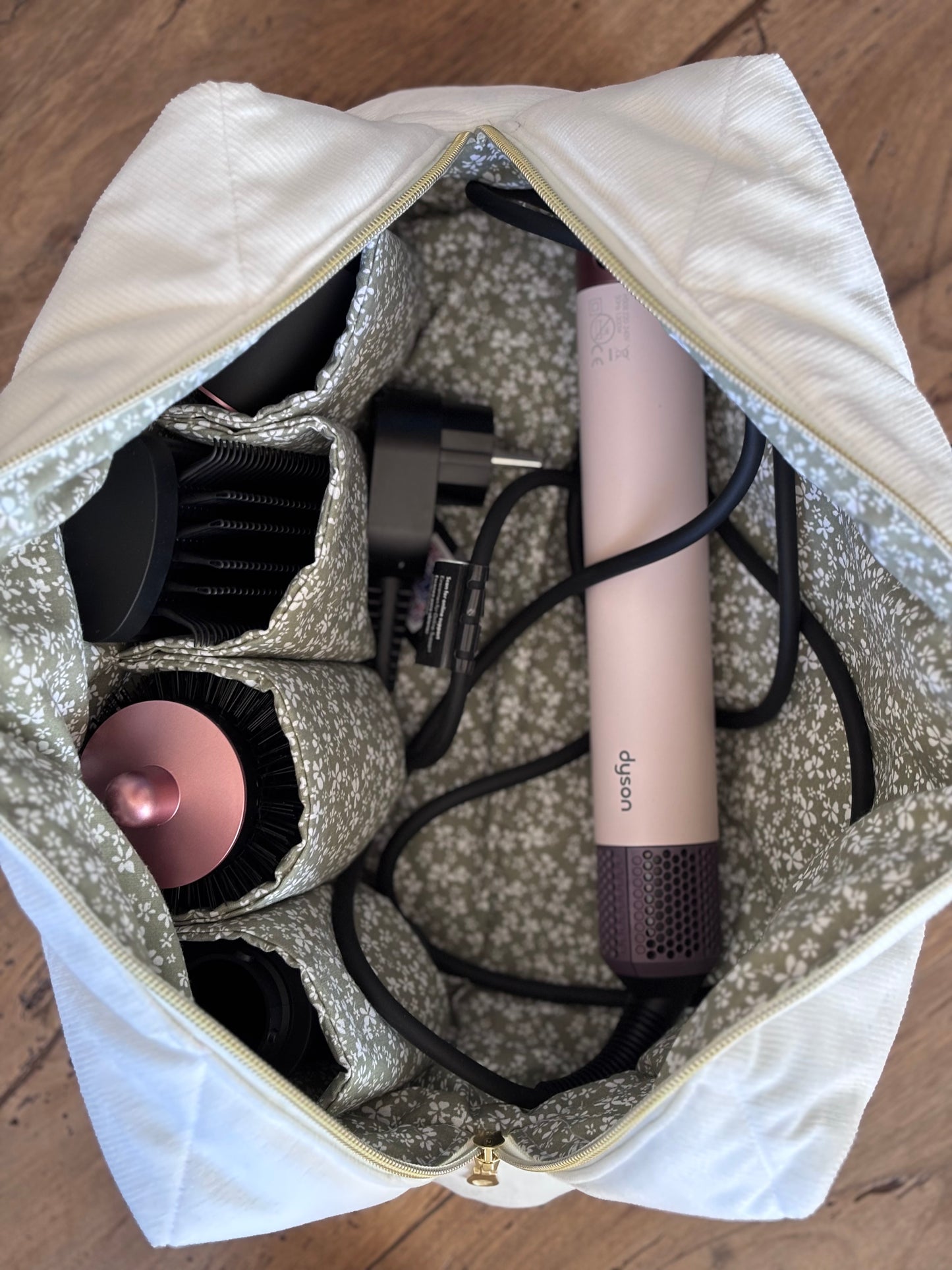 Trousse Charlotte - trousse velours écru matelassée pour Dyson Airwrap et Shark FlexStyle