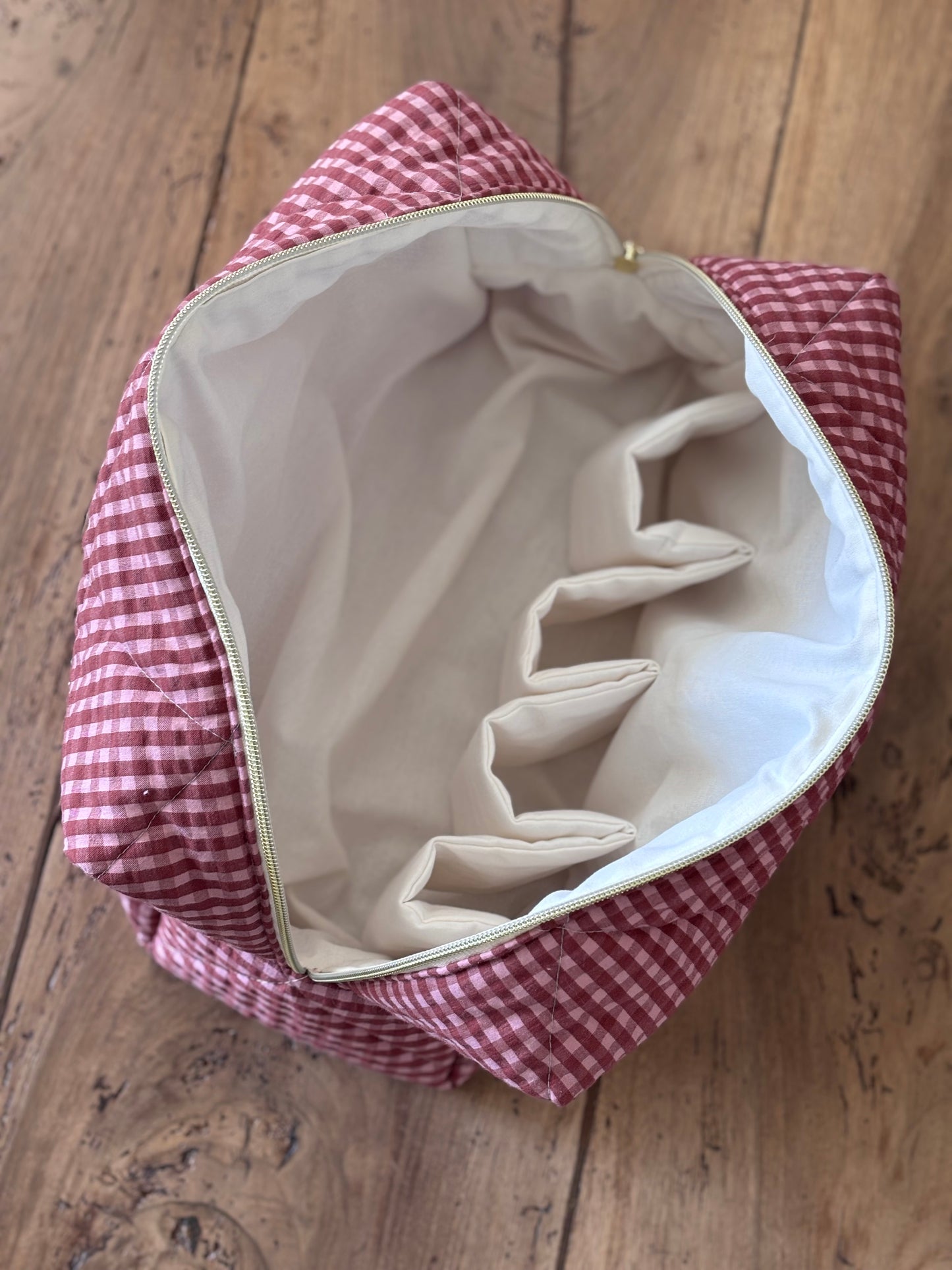 Trousse Zoé - trousse vichy bordeaux et rose matelassée pour Dyson Airwrap et Sharke Flexstyle