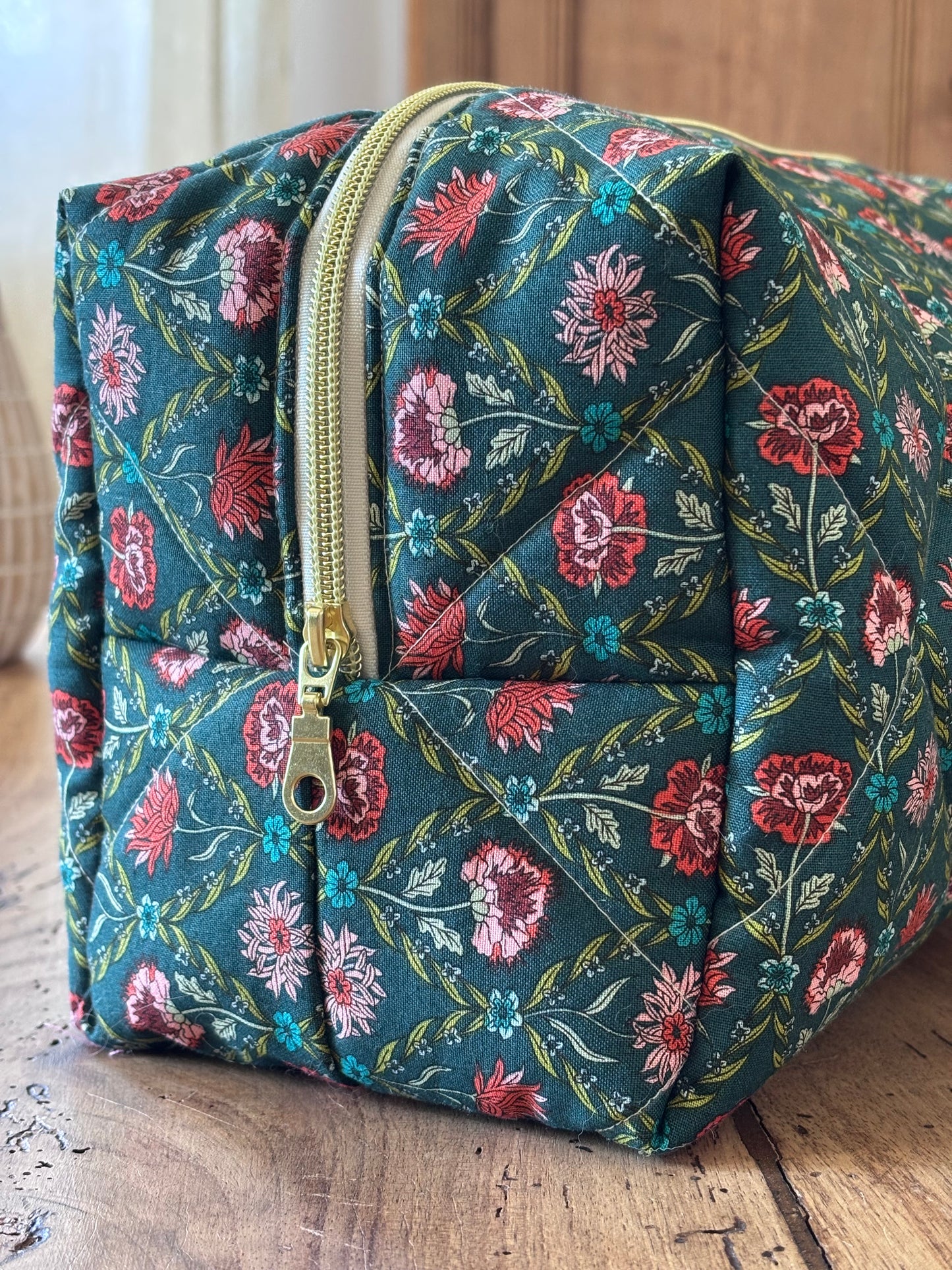 Trousse Augustine - trousse fleurie matelassée pour Dyson Airwrap et Shark Flexstyle