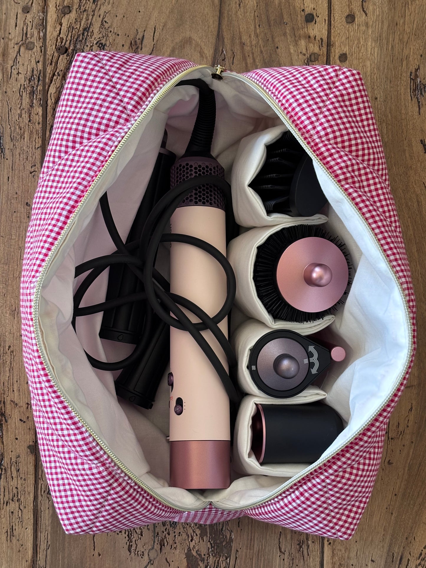 Trousse Camille - trousse vichy rouge matelassée pour Dyson Airwrap et Sharkflextyle