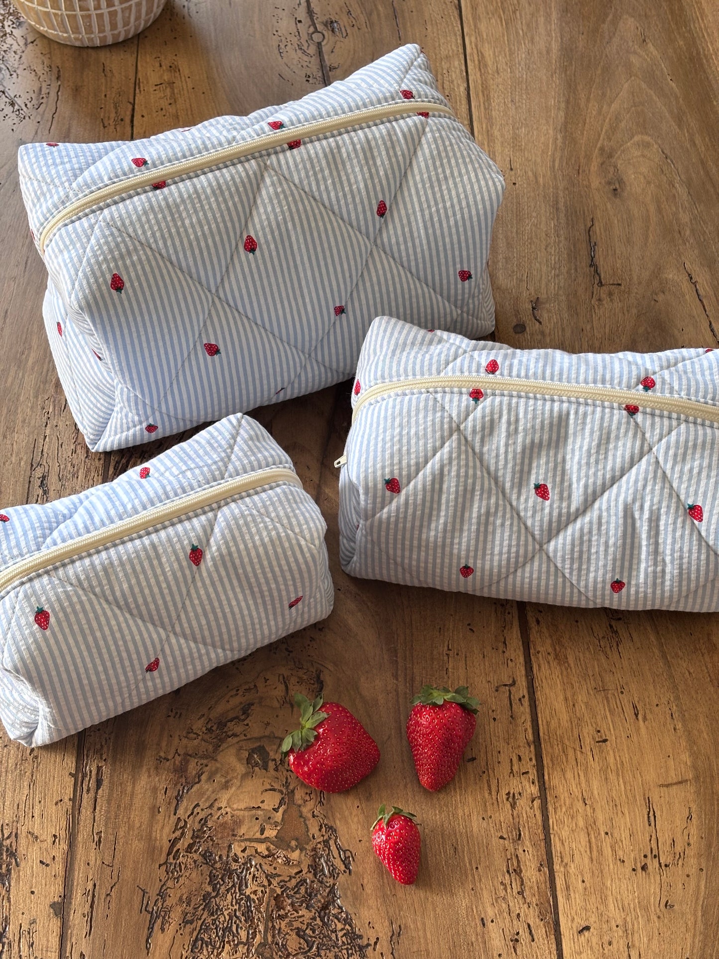 Trio de trousses beauté Rayures bleues et Fraises