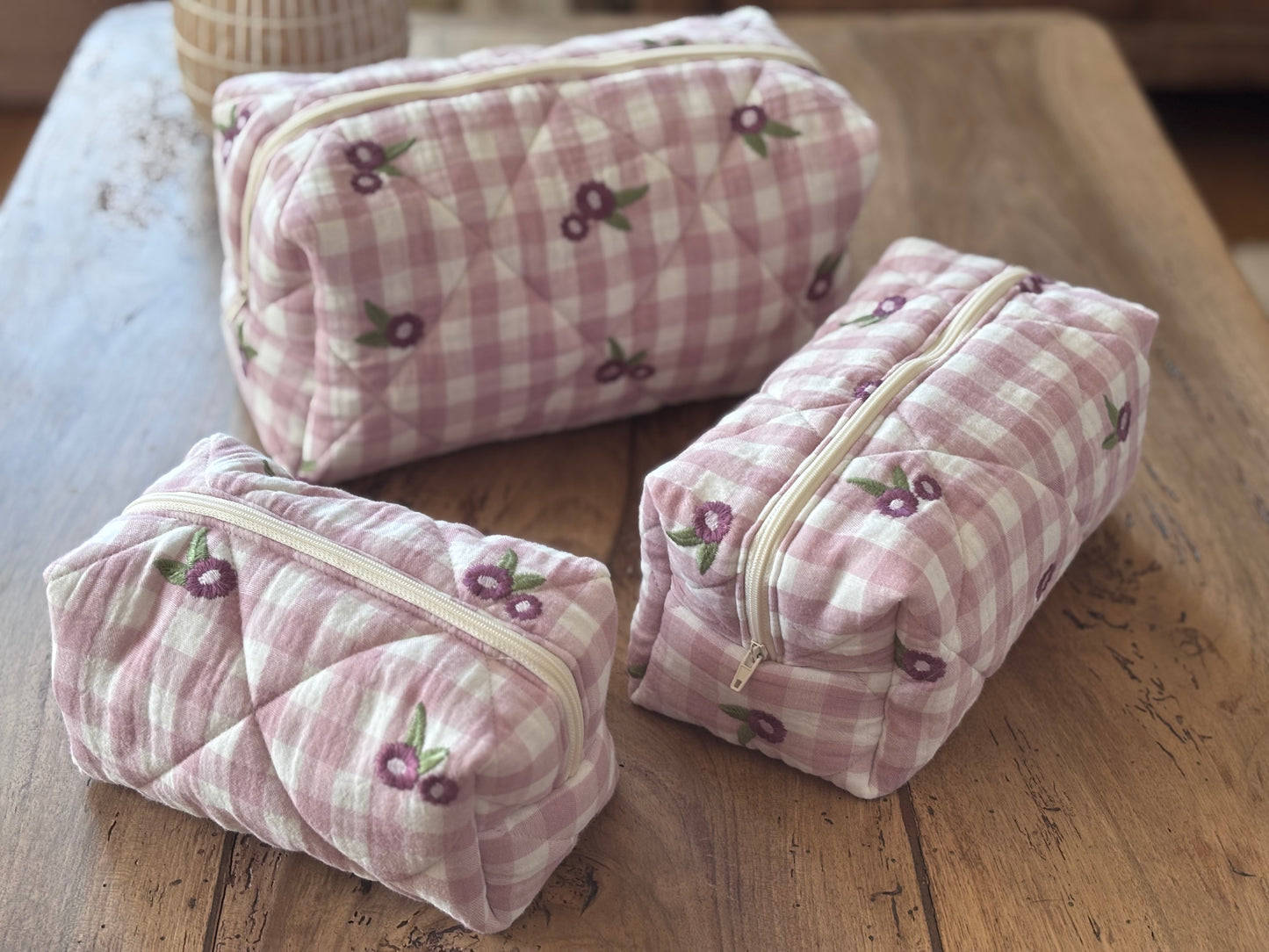 Trio de trousses beauté Vichy Mauve Brodée