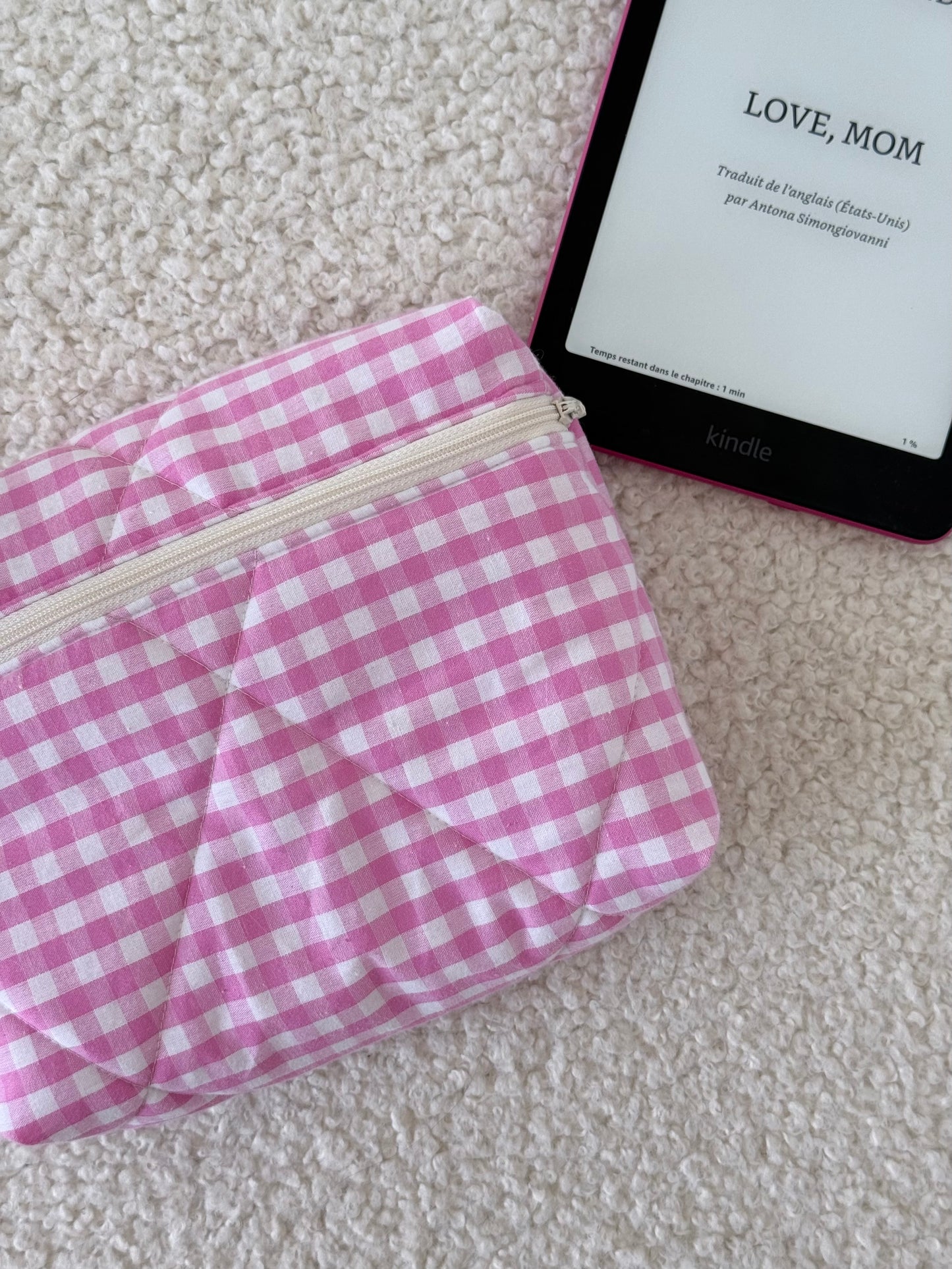 Pochette livre & liseuse Kindle Louise – Vichy rose