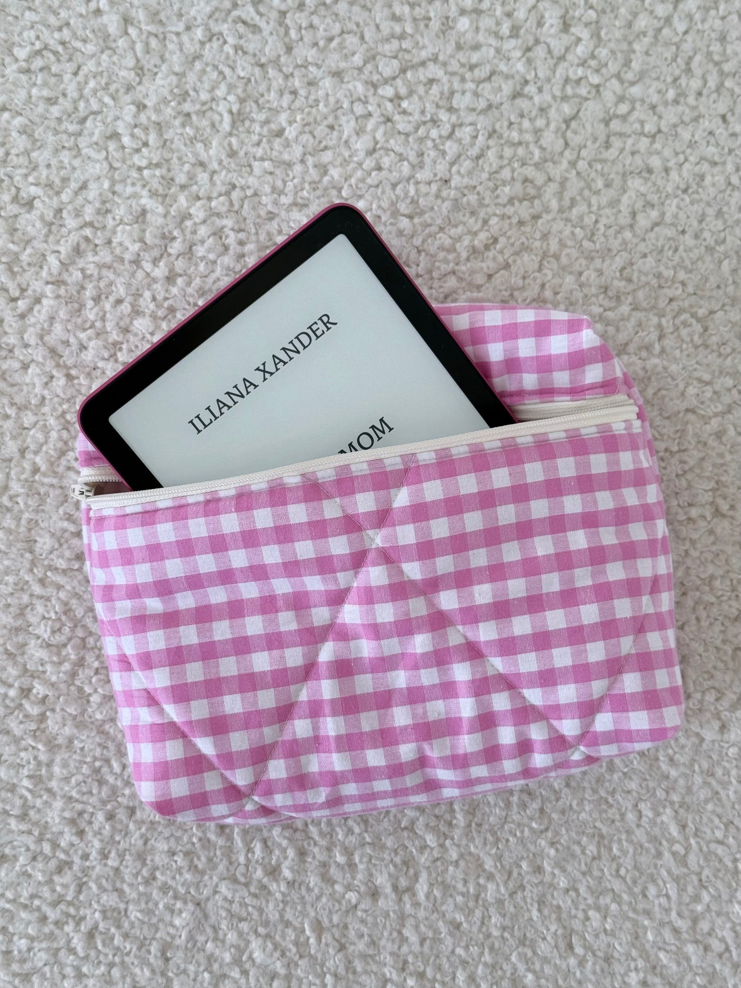 Pochette livre & liseuse Kindle Louise – Vichy rose