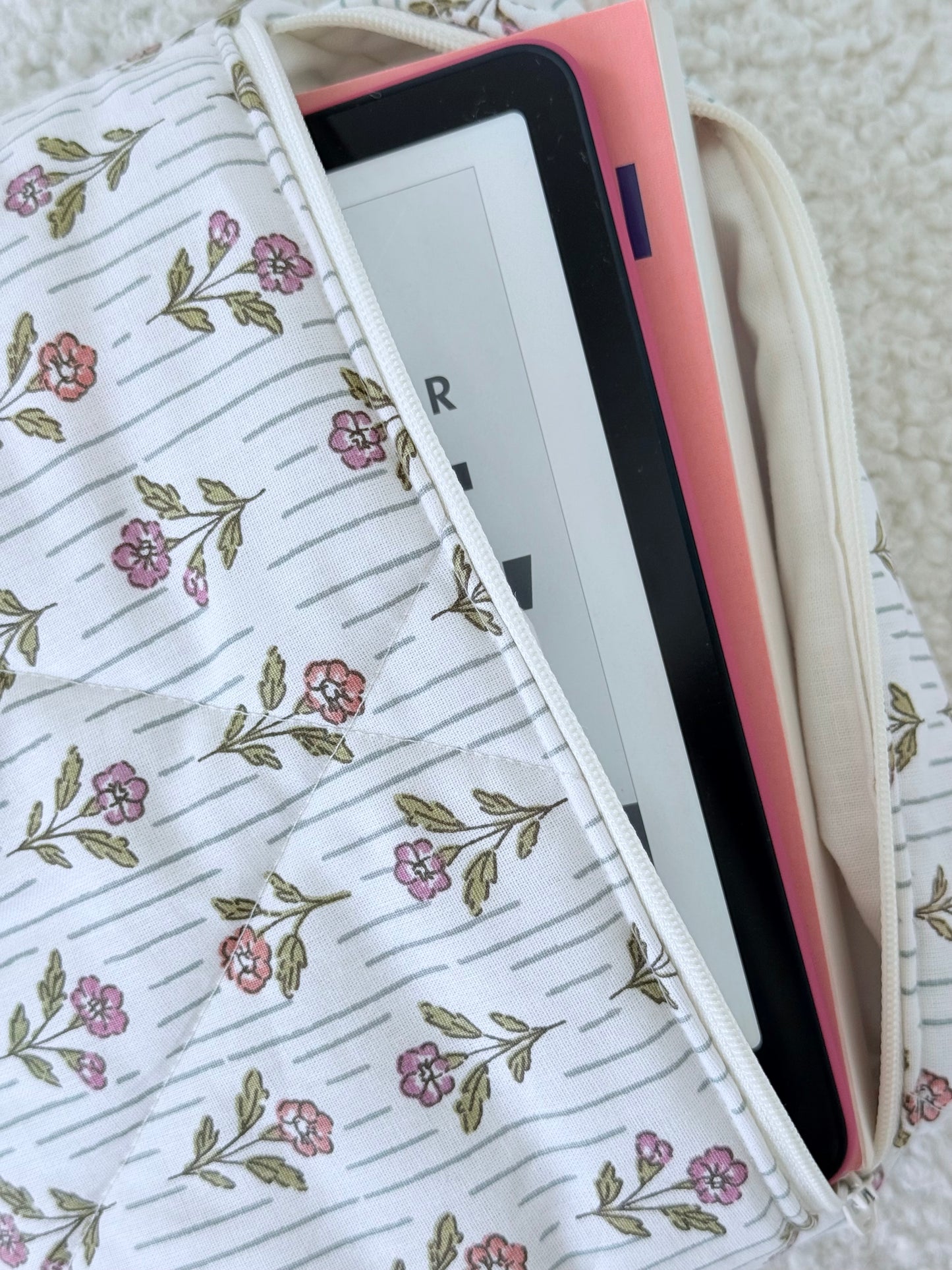 Pochette livre & liseuse Kindle Léonie – fleurie