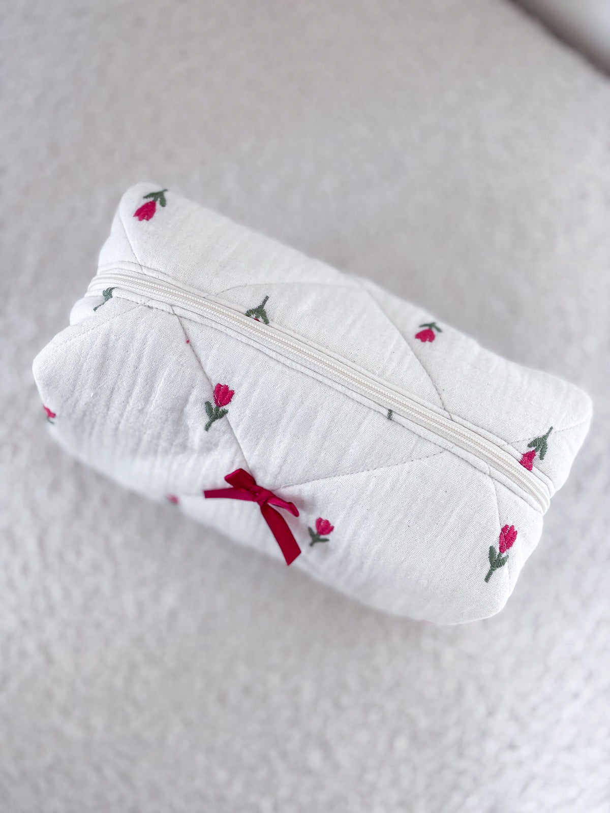 Trousse beauté matelassée brodée fleurie – Rosalie
