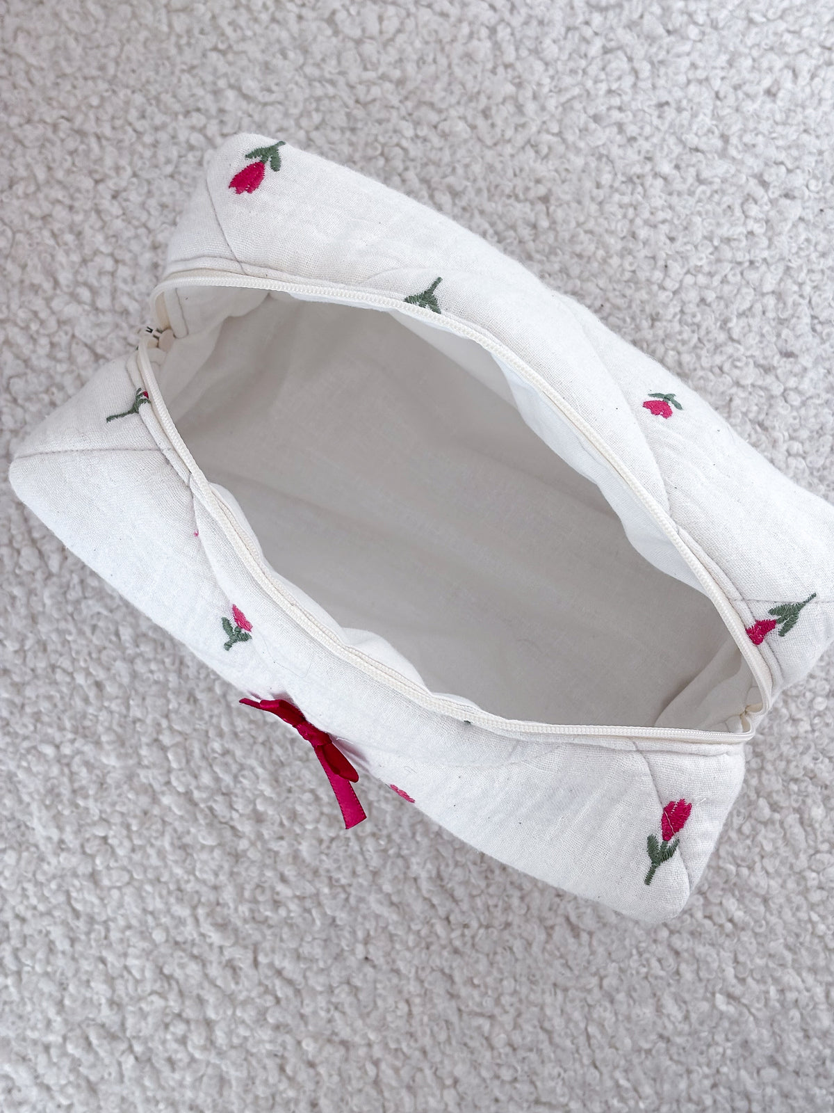 Trousse beauté matelassée brodée fleurie – Rosalie