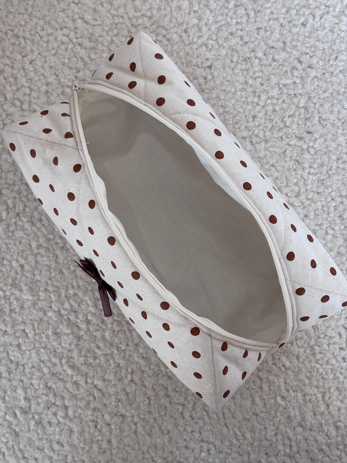 Trousse beauté matelassée écrue pois marron – Alma